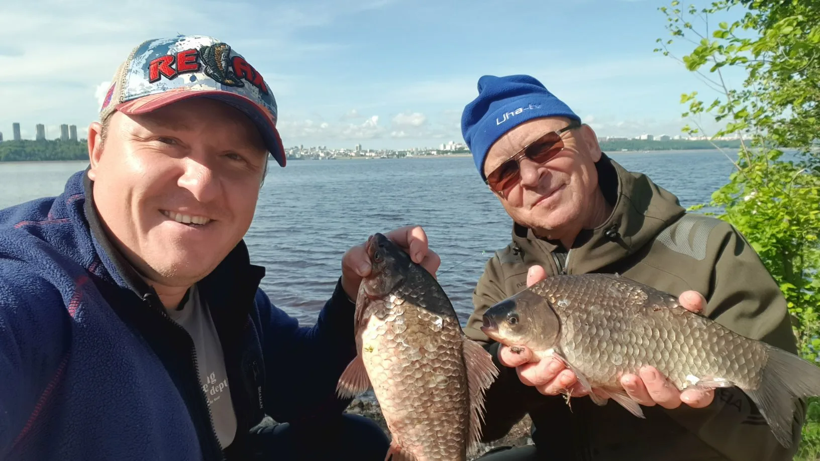 Заволжье, село Октябрьское. Рыбалка с Отцом!
В этом месте мы всегда ловили леща, густеру, сорожку, н