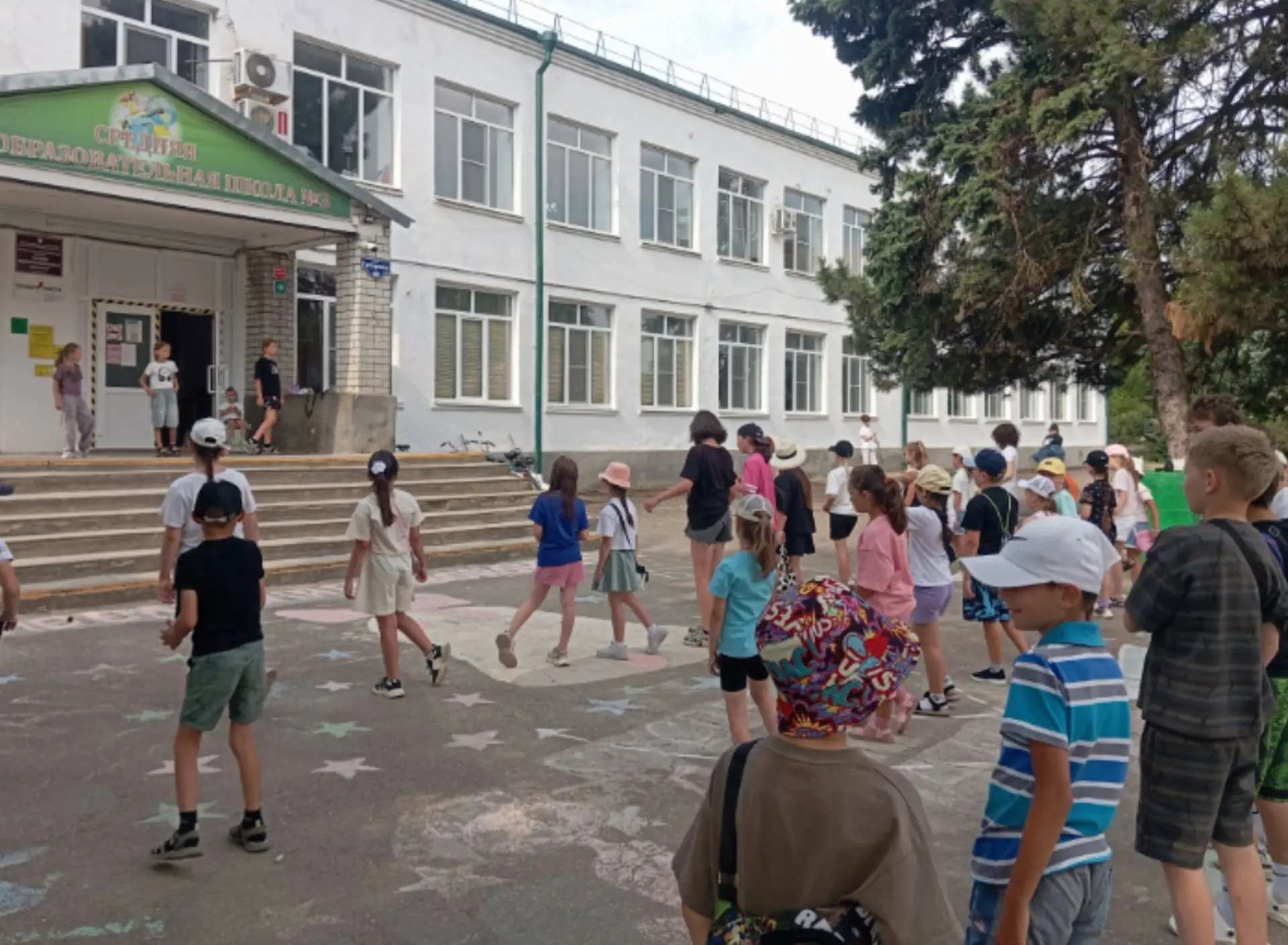 Сегодня в лагере «Улыбка» выдался по-настоящему насыщенный день! Утро началось с энерги...