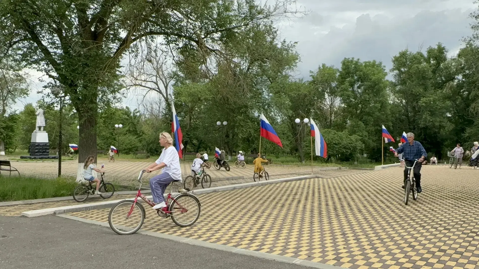 Стало традицией в День  Государственного флага РФ 🇷🇺 устраивать велопробег "Вместе по...