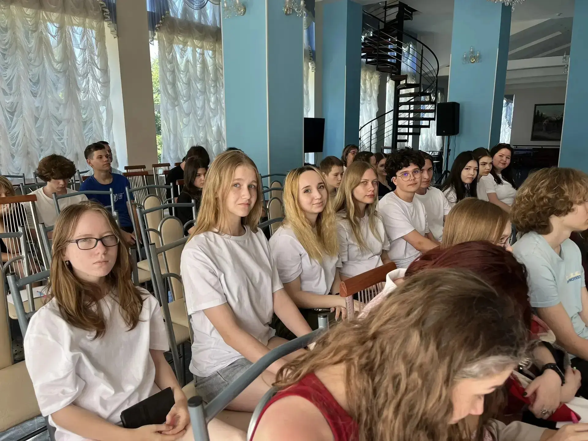 📈 Югорские школьники представляют регион на XV Российской компетентностной олимпиаде п...