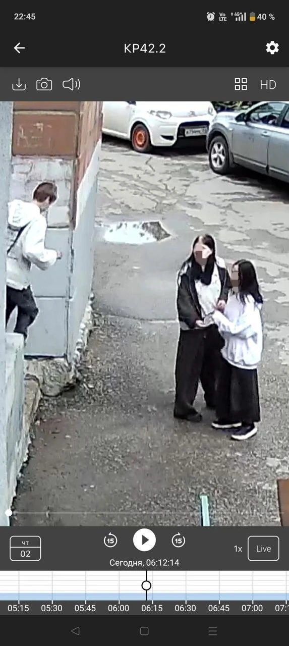 Ночью компания малолетних «героев» ворвалась в подъезд, напилась, разнесла всё, до чего...