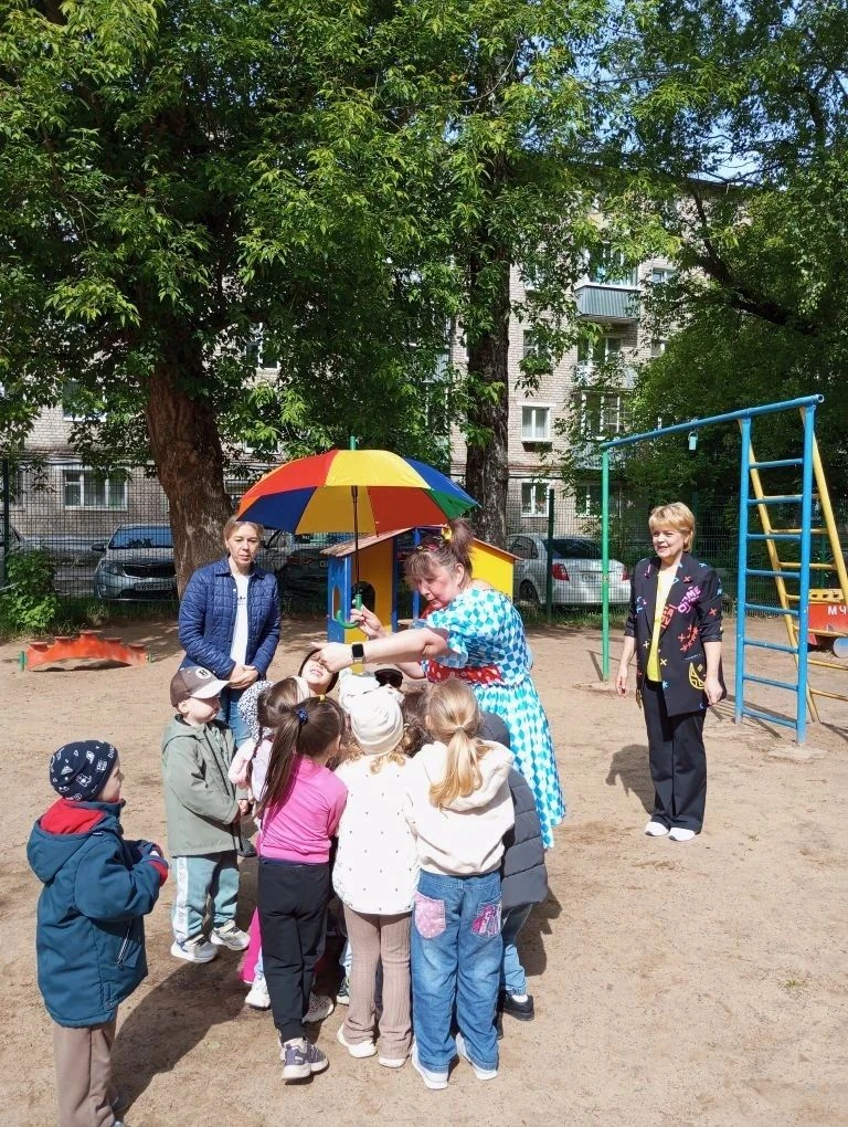 1 июня  отмечается День защиты детей -  особенный день, когда всё внимание посвящено самым маленьким