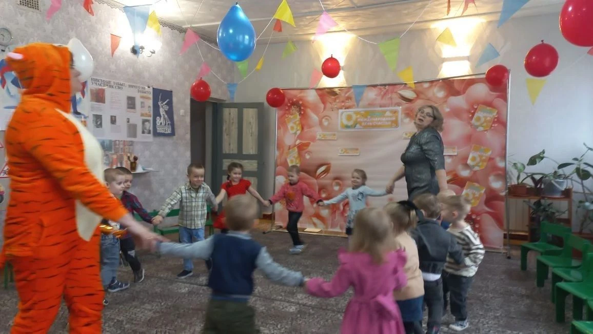 Счастливые люди всегда празднично настроены, но и для них придумали праздник - Междунар...