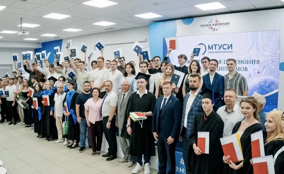 9 июля в Городской Точке кипения состоялась Торжественная церемония вручения дипломов выпускникам Се
