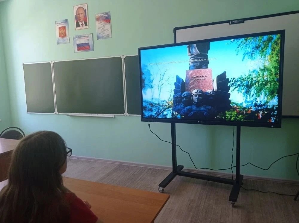 Для старшеклассников организовали просмотр документального фильма «Анатомия подвига. Полицейские ист