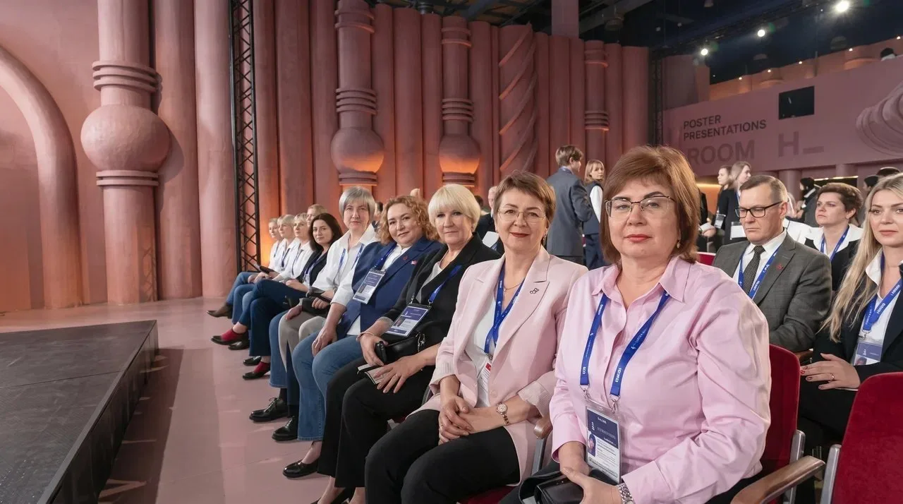 🔥 Пять амурских педагогов приняли участие в Форуме классных руководителей и Форуме дир...