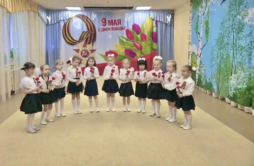 Сегодня в нашем детском саду звучали песни и стихи, посвящённые Победе.