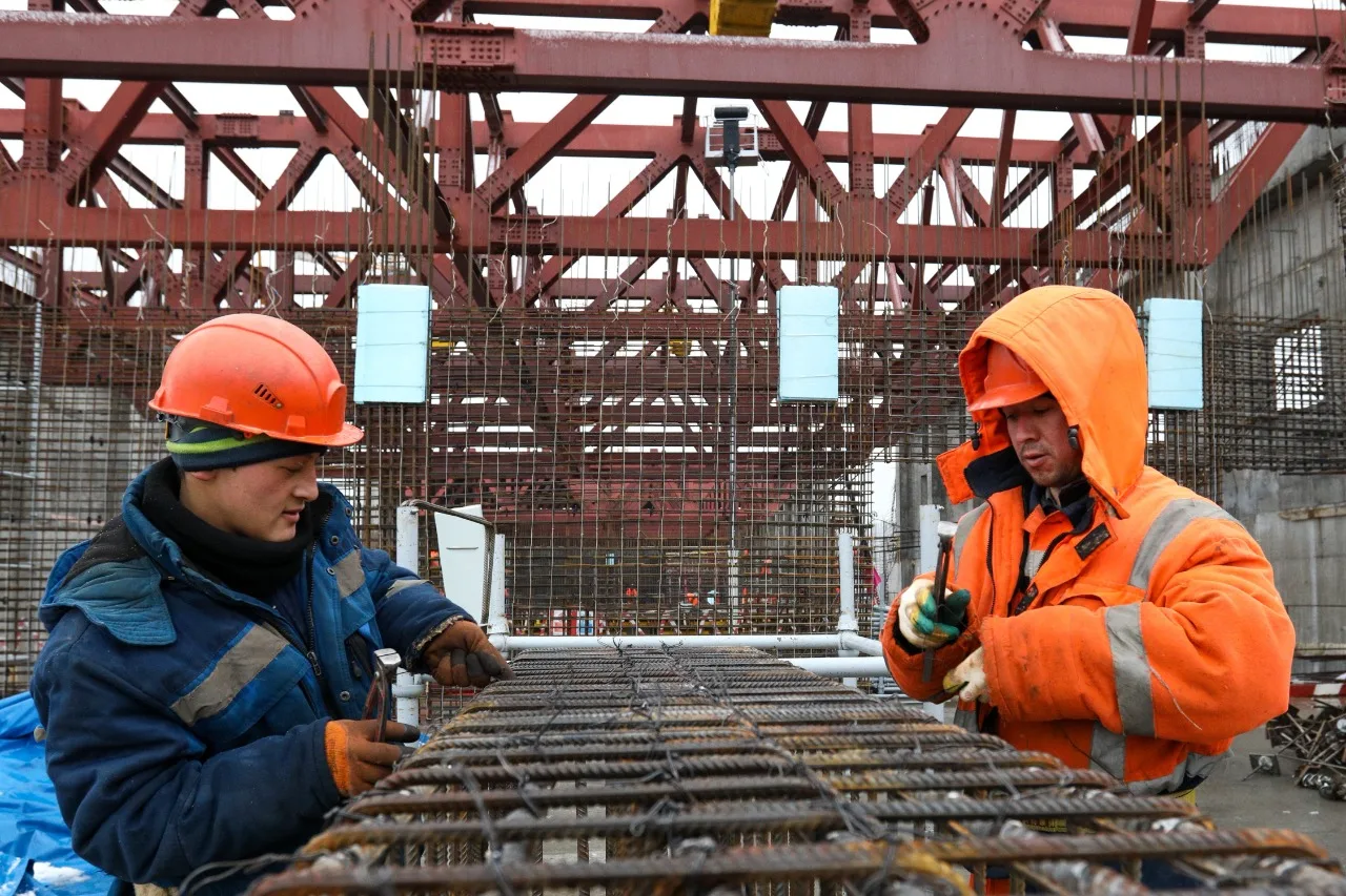 👷‍♂️Кадры нужны везде: спрос на строителей-вахтовиков вырос почти на 40%