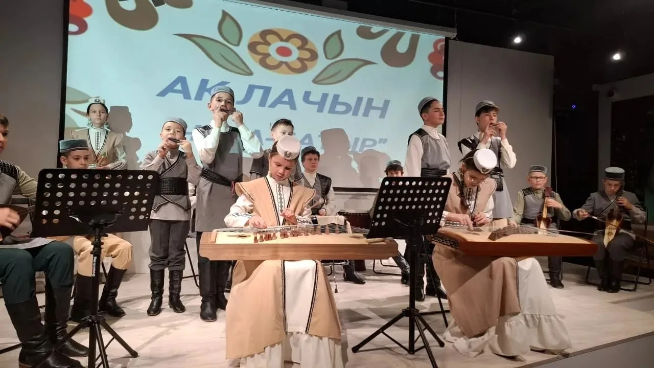 "Звучание традиций" - отчетный концерт отделения "Музыкальный фольклор " в выставке тюркских инструм