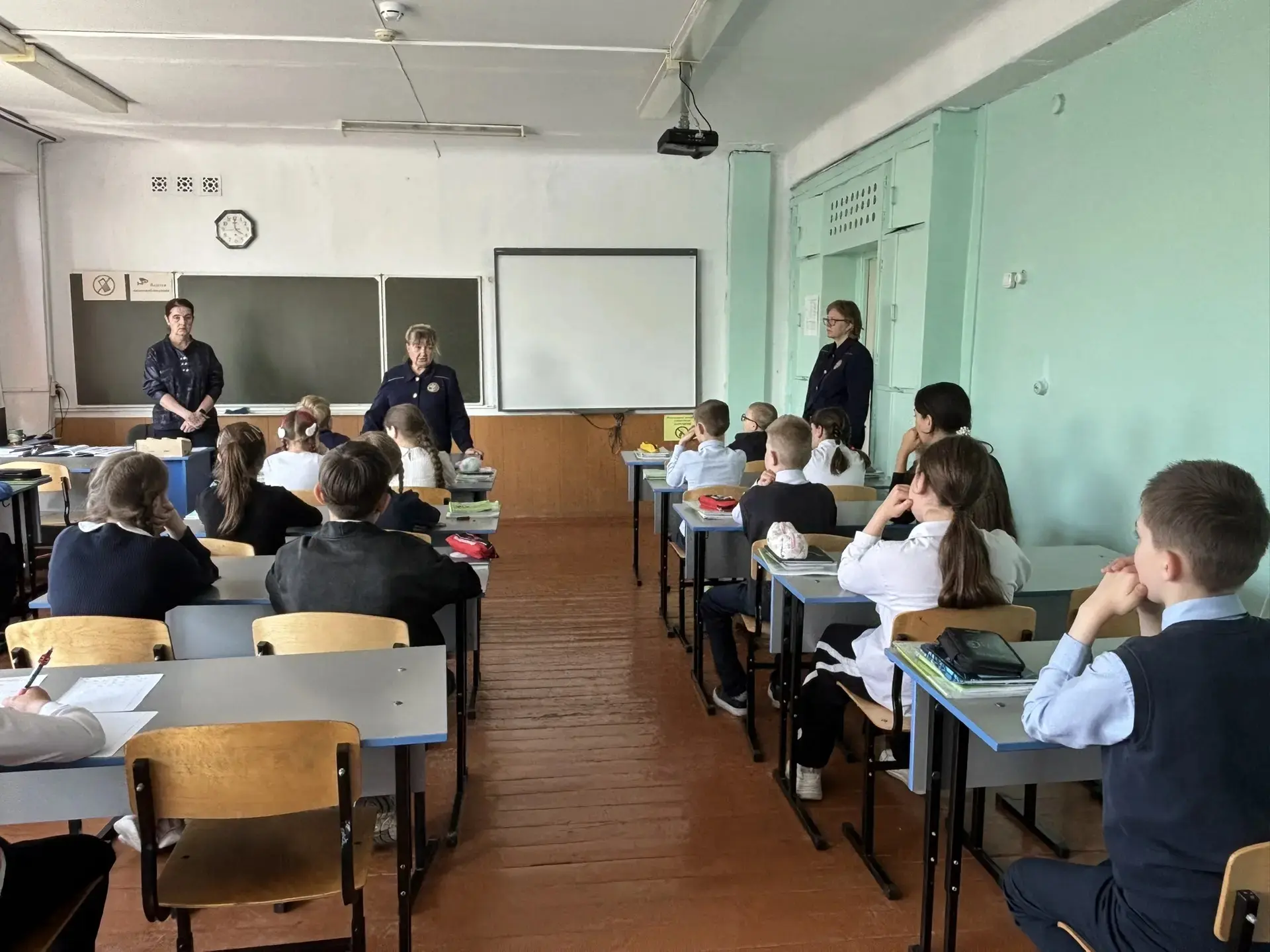 В нашей школе специалистами РЦППМС прошло познавательное занятие в начальной школе на тему: "Лето - 