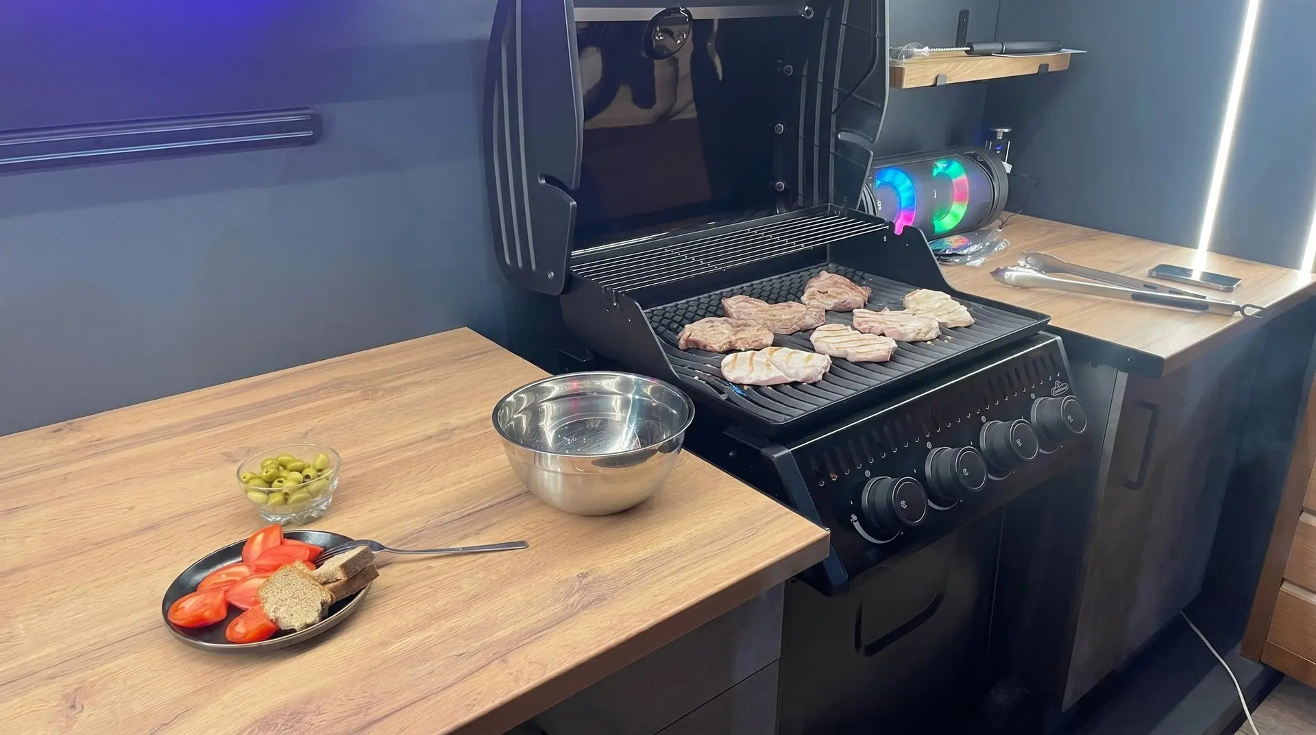 Горячий отзыв от заказчика! Прислал фото с первыми стейками на новом Grill‑Box — аромат через экран.