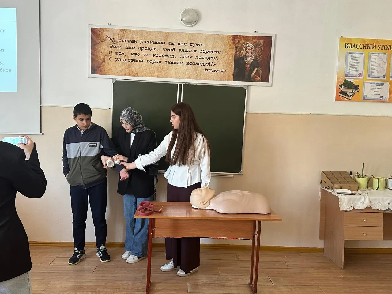 10.04.2026 году студенты - волонтеры филиала Дагестанского базового медицинского колледжа им. Р.П. А