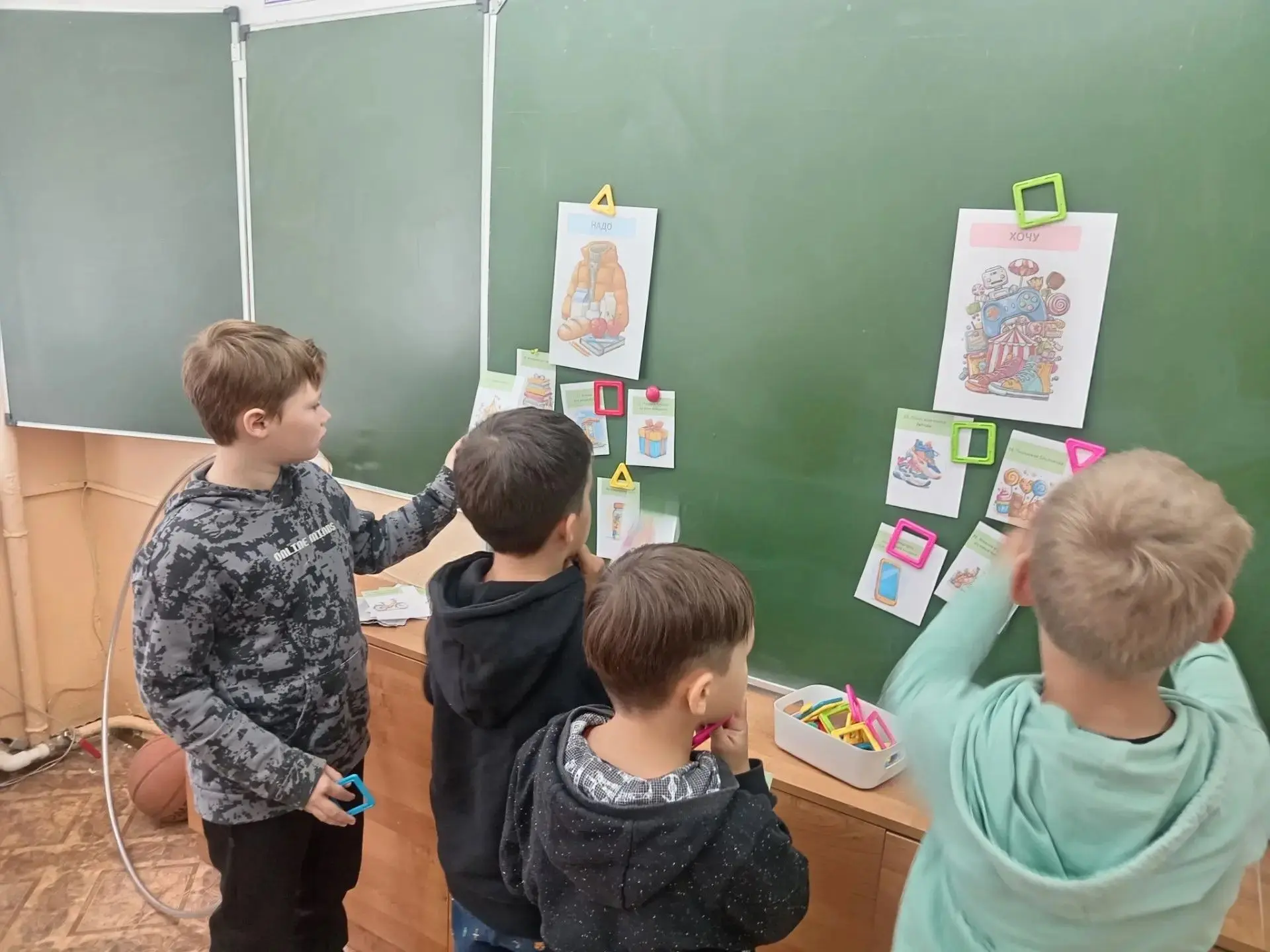 "Разумный выбор" помогла сделать командная игра по финансовой грамотности. Дидактическая эстафета, в