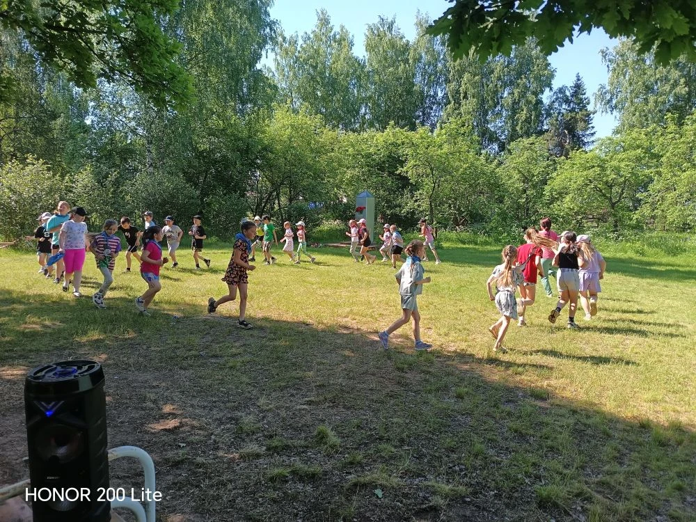 Пришкольный лагерь " Солнышко".
Сегодня в нашем лагере🌞 "День культуры народов Бурятии".
Чем мы сег