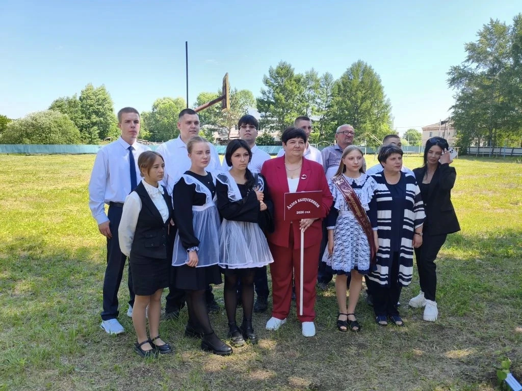 Сегодня, 23.06.2026 года состоялась встреча выпускников 11-х классов с главой Зейского муниципальног
