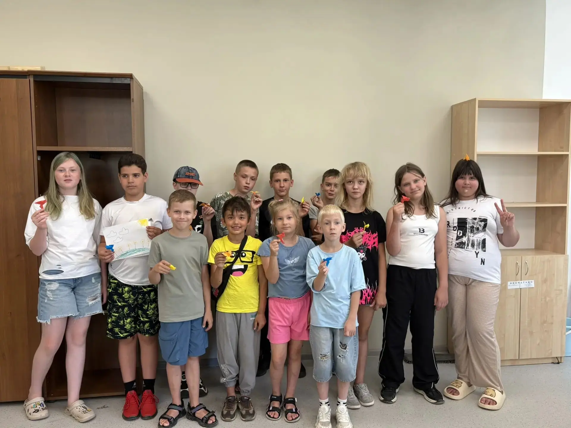 На нашей дневной площадке настоящий праздник творчества и движения! ❤️

На улице — бадминтон и весёл