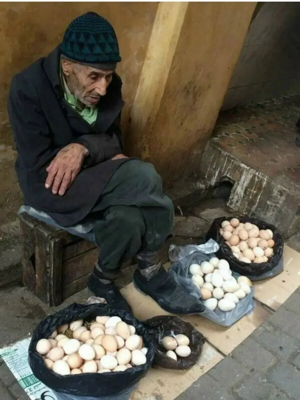 Женщuна спрашuвает: