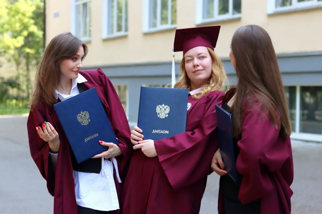 Наш hh: удобно и эффективно 💼📹  Шко-о-олы, минуточку внимания. ☝ Ваши будущие учителя – в паре клико