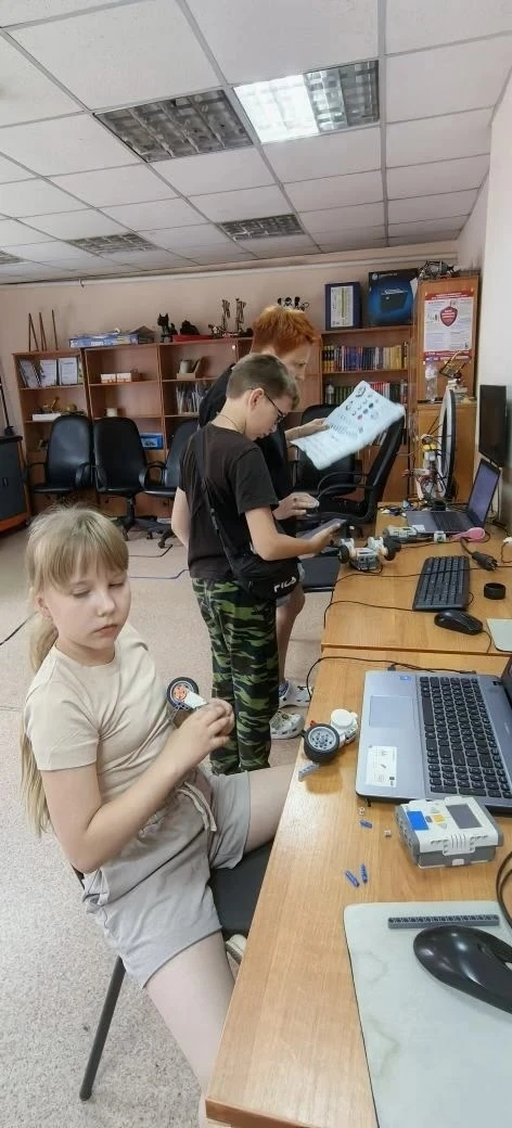 Летние площадки продолжаются!  Гонки и соревнования в самом разгаре. В дело пошел и деревянный конст