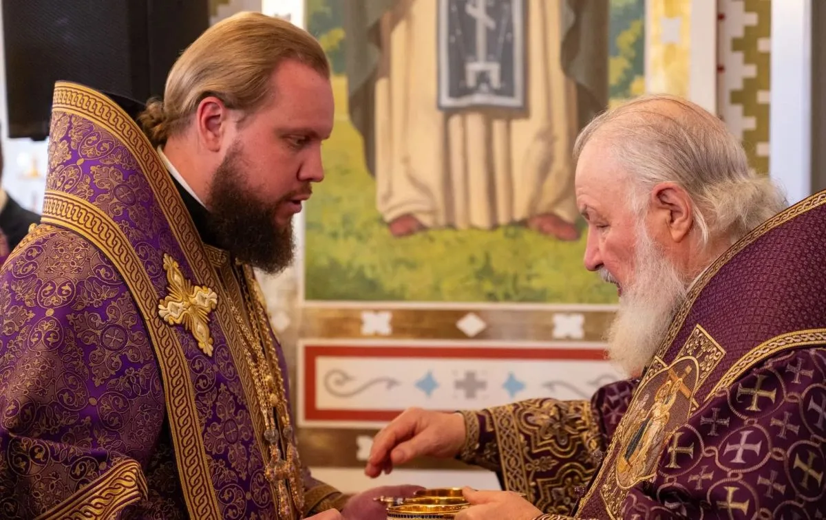 АМР, олигархи и три часа на ногах: как Патриарх освятил храм в Суздале