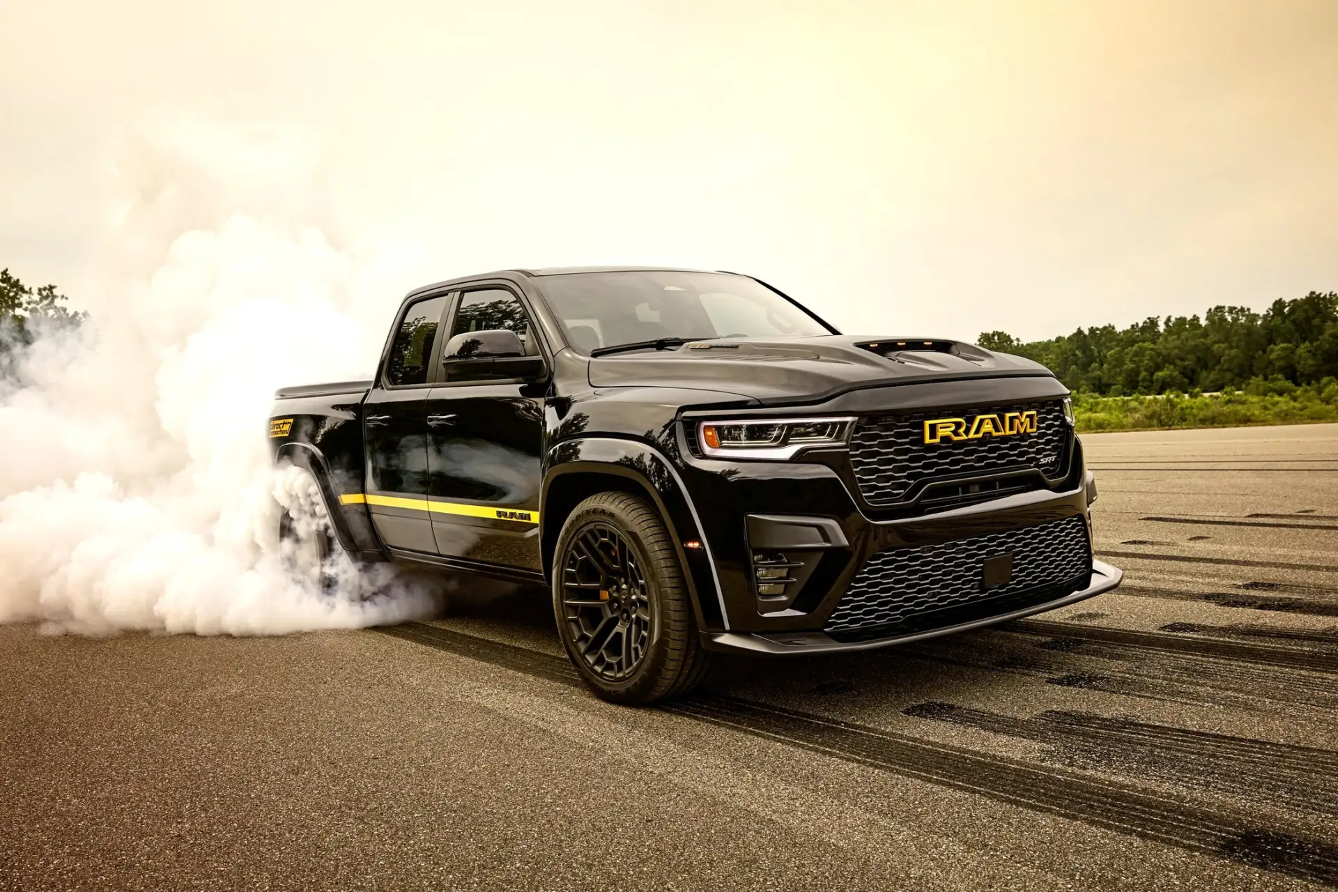 Ram 1500 Rumble Bee: злее с завода

Stellantis представила тюнинг-киты Mopar Direct Connection для п