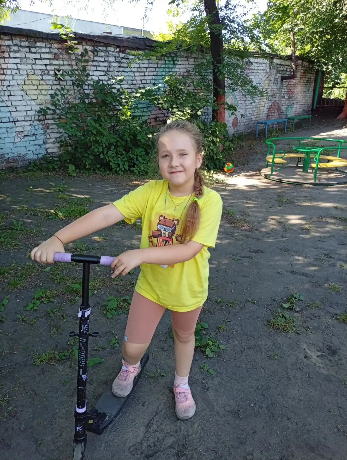 Весёлый патруль

Летние прогулки на самокатах развивают у дошкольников координацию движений, вестибу