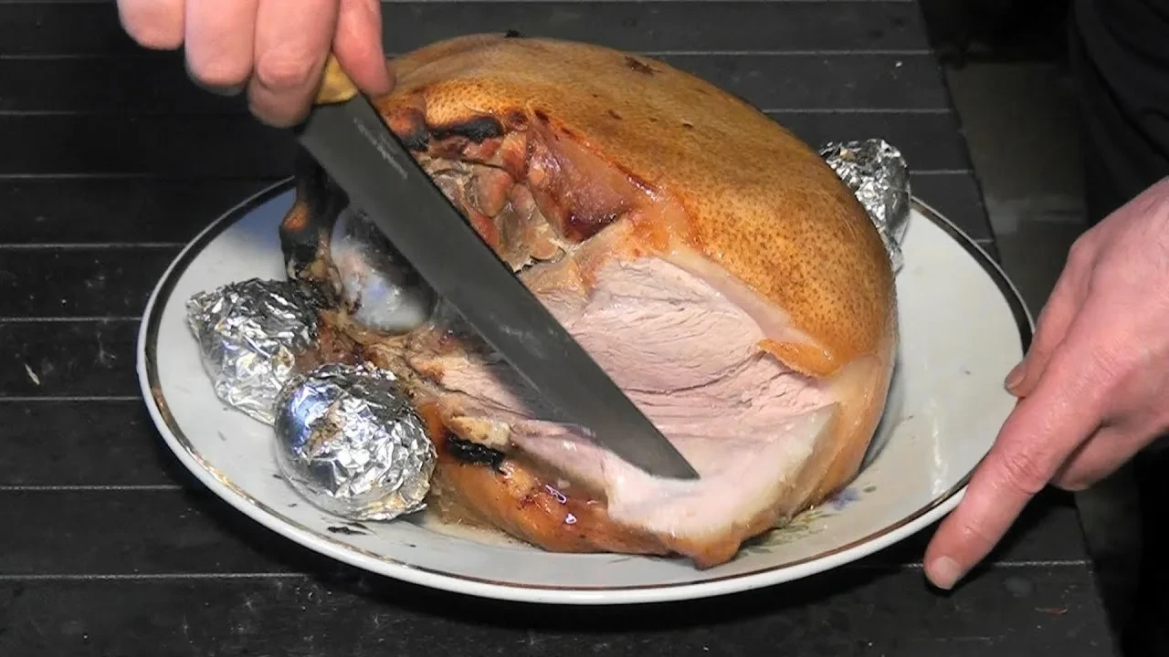 Нежнейший свиной окорок в жаровне 🍖🥩🔥