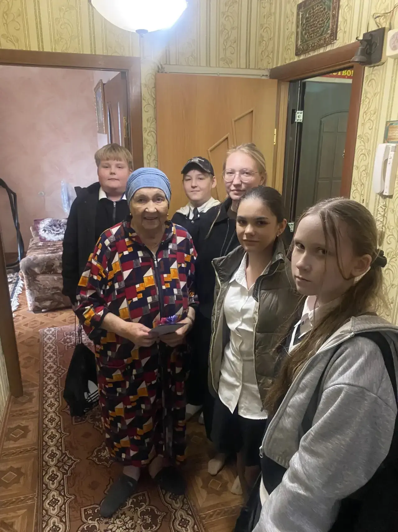 Мы ходили поздравлять с Днём пожилого человека нашу дорогую ( бабушку нашего класса ) Н...
