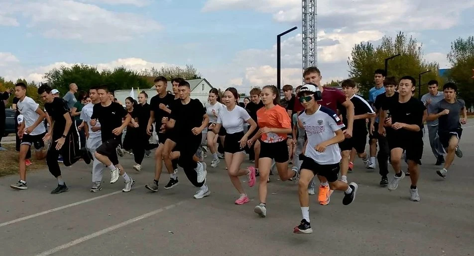 На стадионе «Труд» состоялся Всероссийский день бега «Кросс нации-2026». На старт вышли...