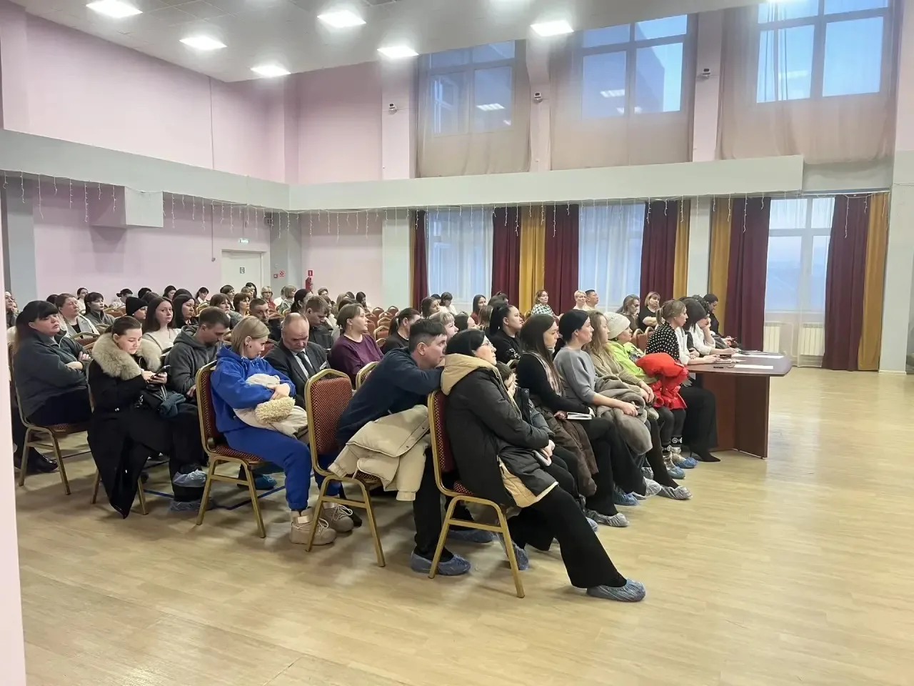 🟢В школе состоялось общешкольное собрание на тему «Безопасность детей — общее дело». 🗒️С докладами в