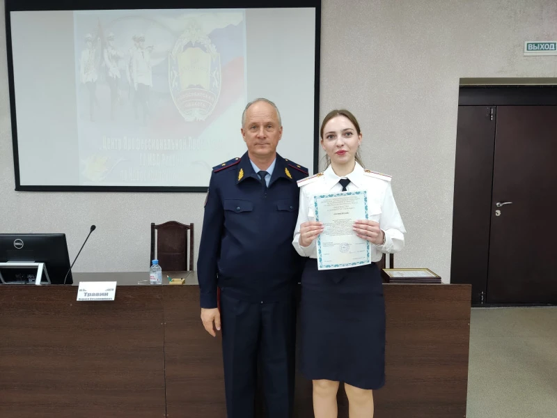 В Новосибирске молодые офицеры получили свидетельства об окончании обучения и прохождении первоначал