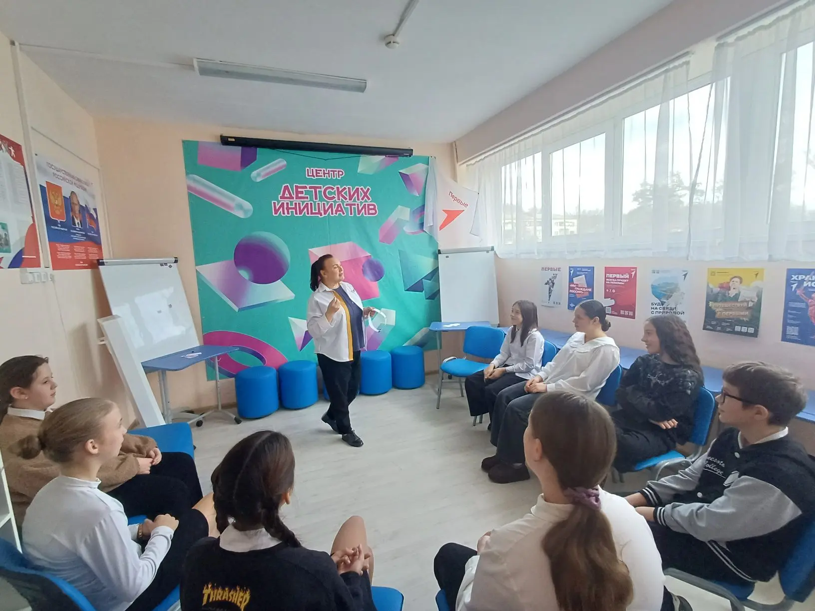 Настольная игра «Угадай героя» 📚✨    Советник директора по воспитанию Оксана Донцова совместно с наш