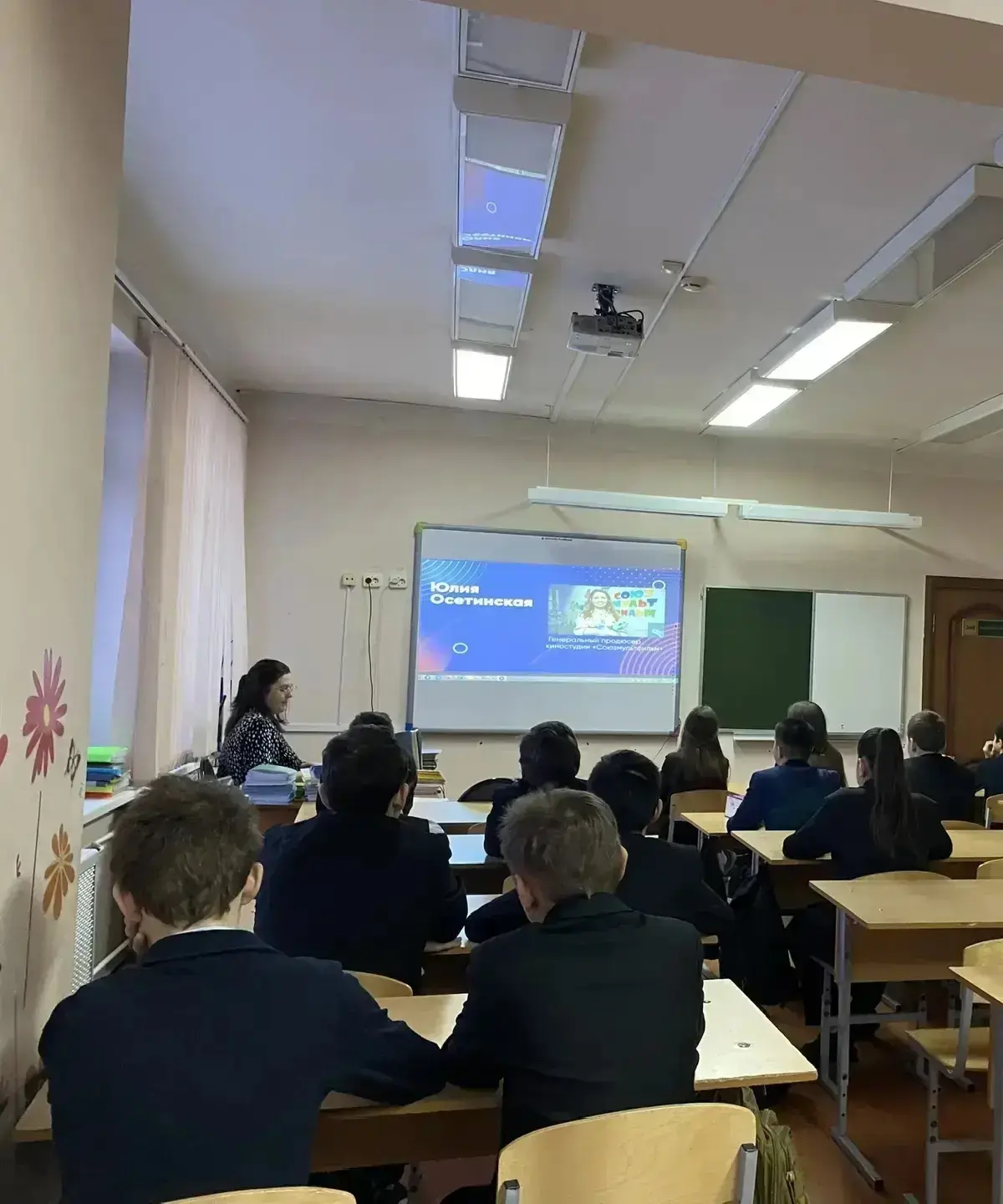 Сегодня в нашей школе прошли увлекательные занятия из цикла «Разговоры о важном» на тему «Как создаю