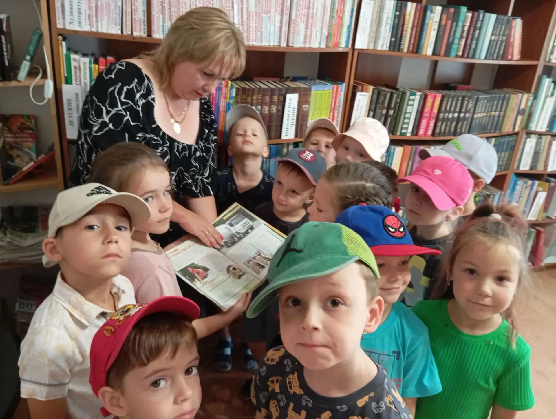 О безопасности, в том числе и дорожной, рассказали в социальной библиотеке "Слово"  церкви Пантелеим