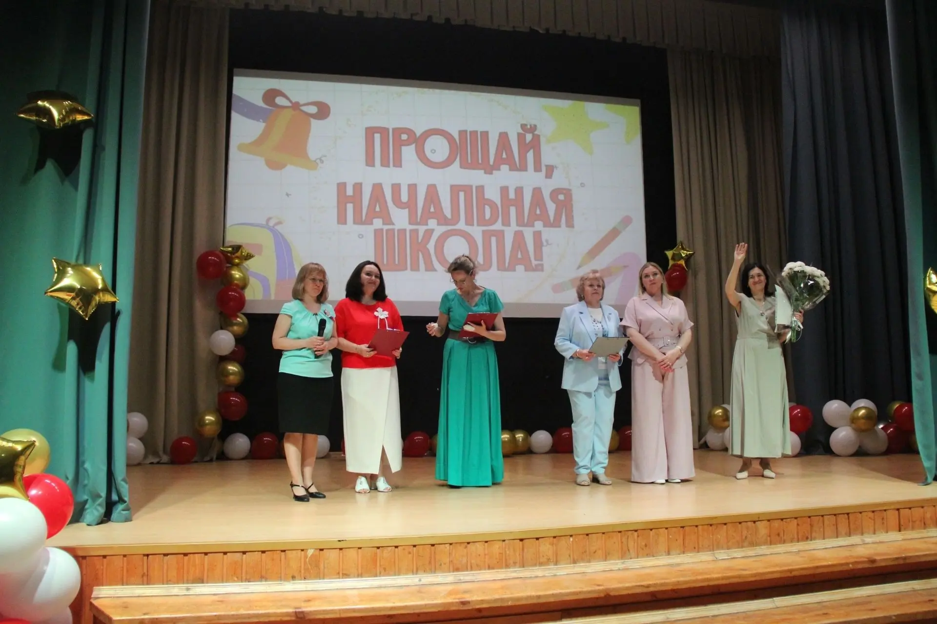 🔔 Прощай, начальная школа! Яркий выпускной 4-х классов в Школе №1018  В минувшую пятницу в нашей Шко