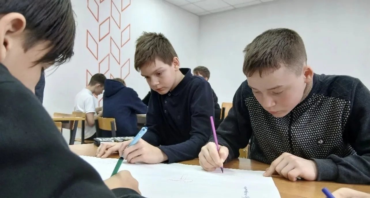 День без интернета глазами школьников💫  💥Накануне Международного дня без интернета семиклассники пер