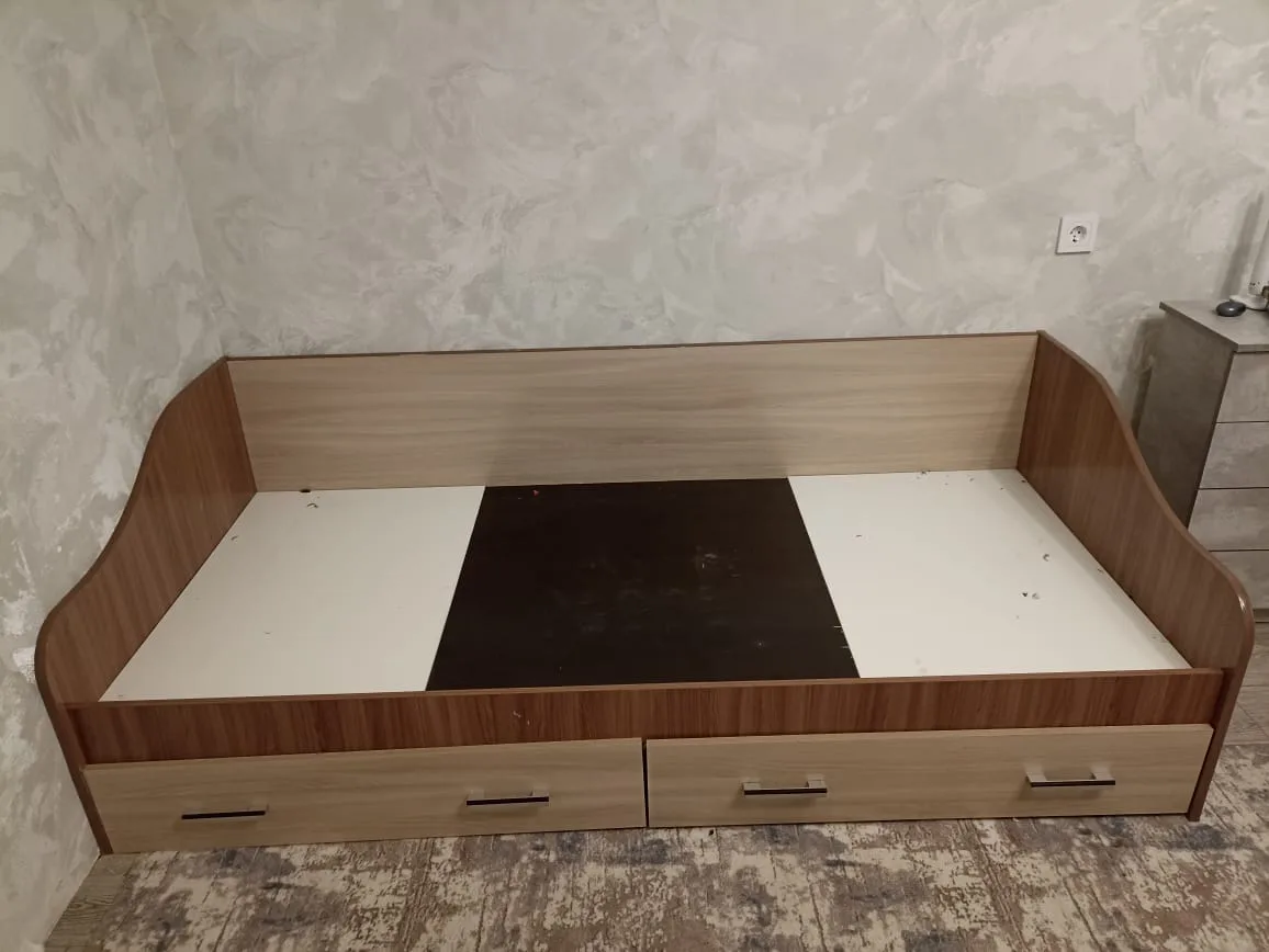 Продаётся кровать, без матраса 8 тыс. руб.