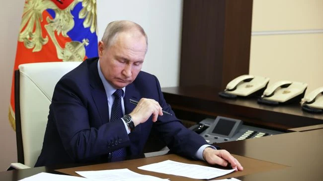 🏅 Путин наградил четырёх человек медалями за спасение погибавших