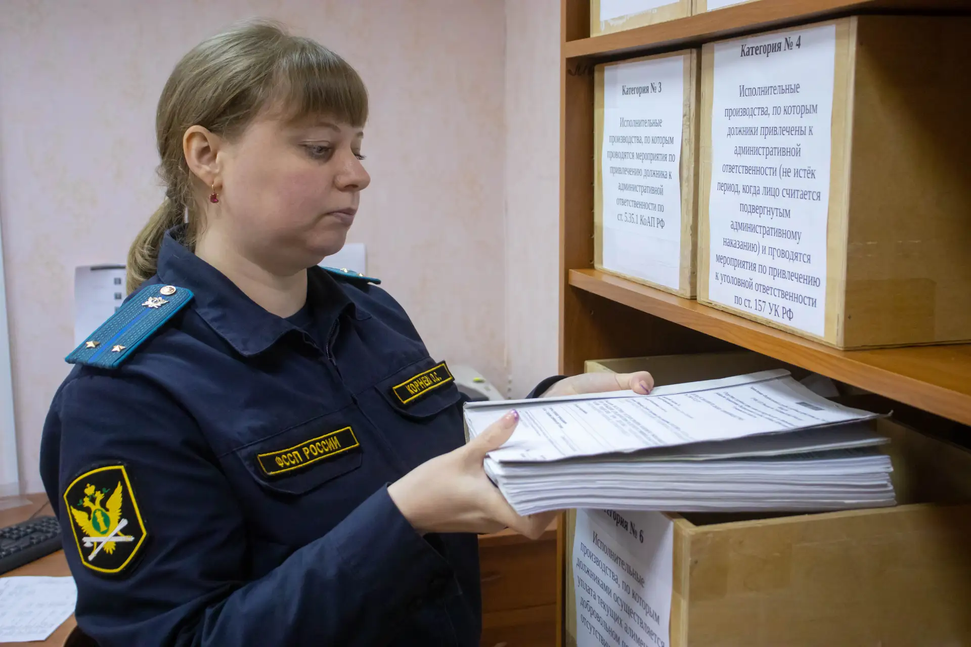 Благодаря действиям судебных приставов жительница Карсунского района оплатила  миллионный ущерб по у