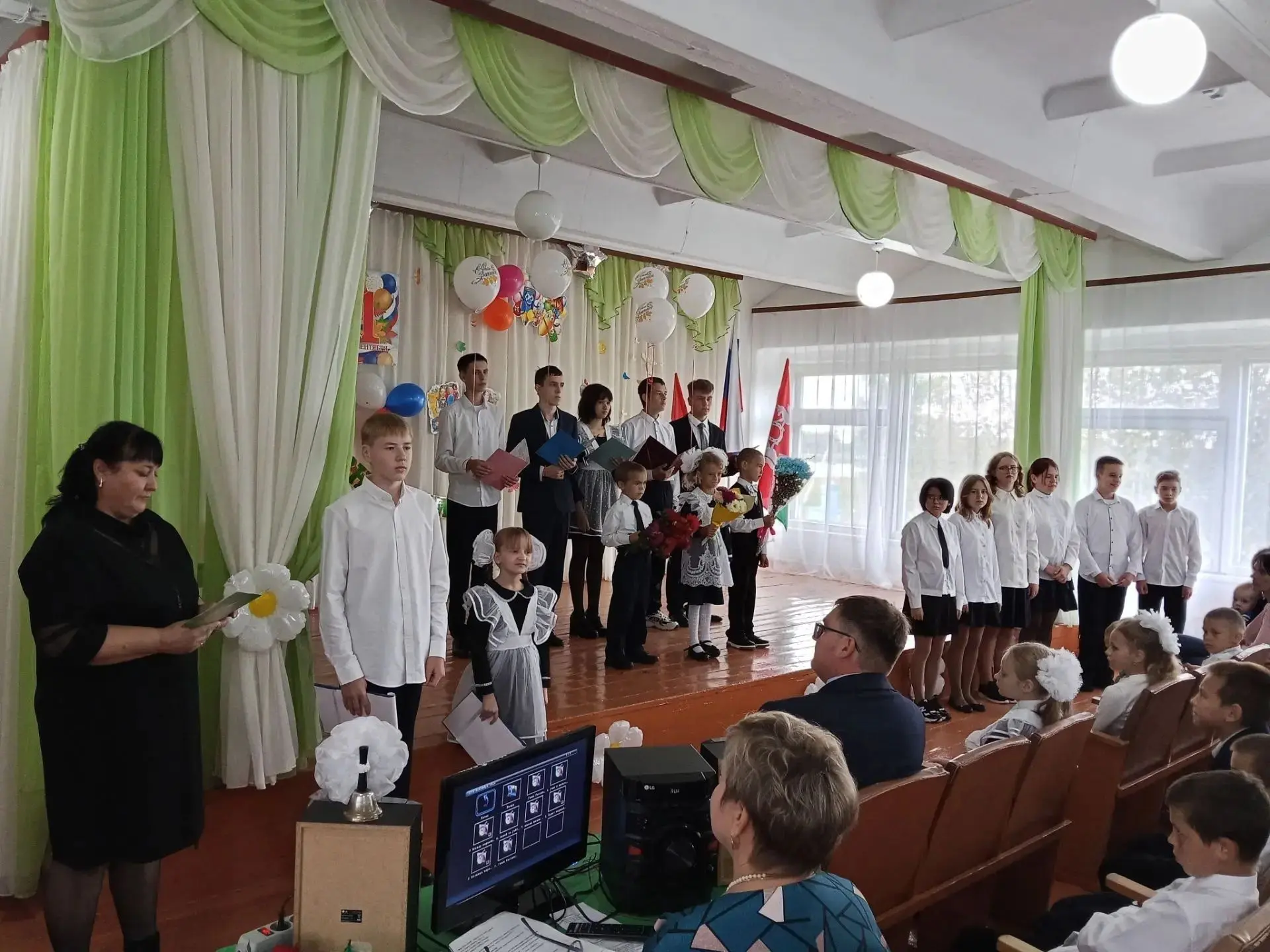 С ДНЕМ ЗНАНИЙ! В добрый путь, к новым открытиям!