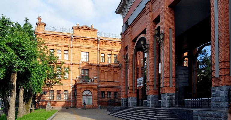 🏛️ Сокровищница Дальнего Востока: Гродековский музей

Здание Гродековского музея – это настоящий жи