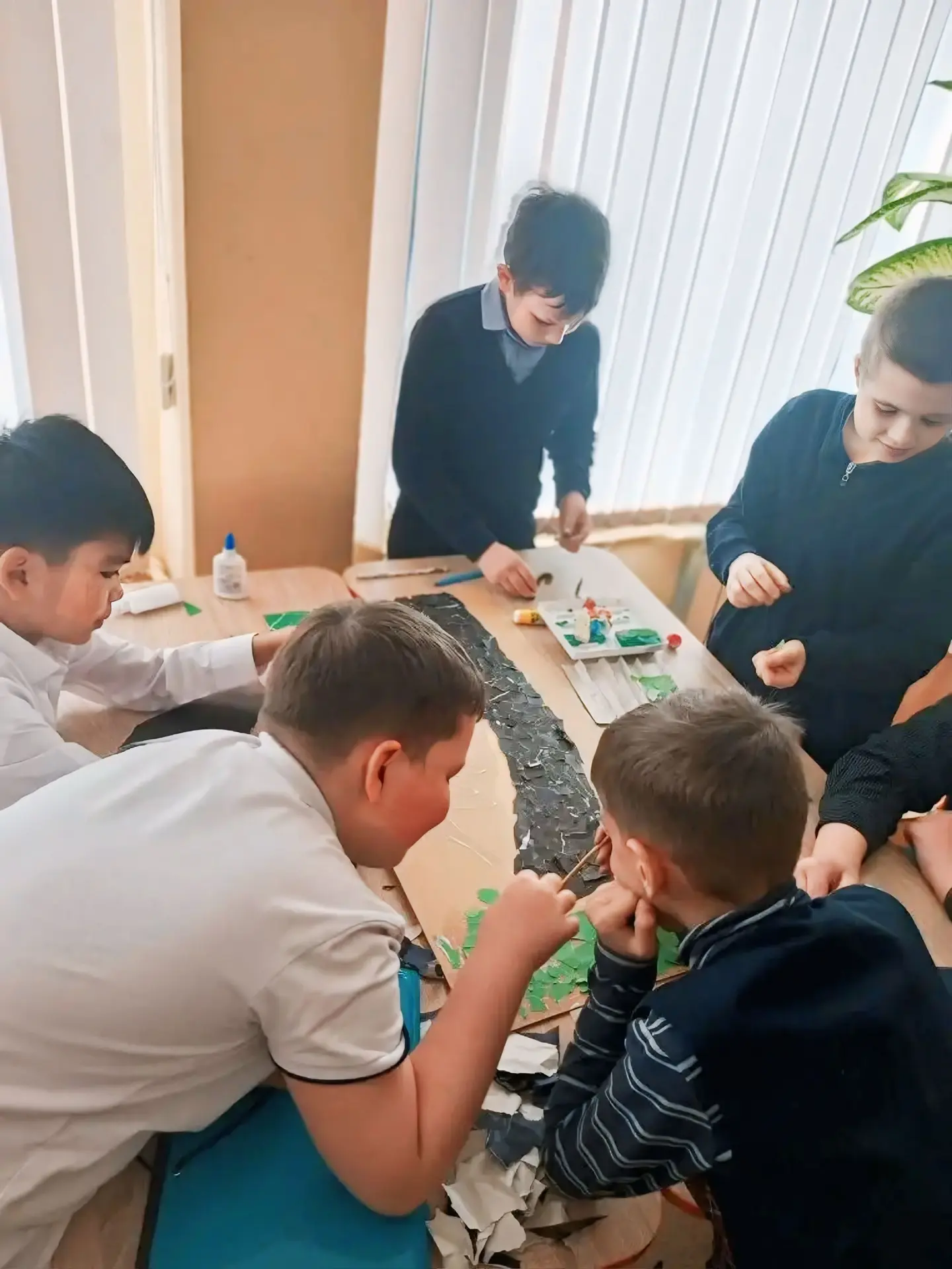 Здравствуйте, дорогие друзья!  В 4 «Г» классе нашей школы вовсю идёт работа над творческим проектом,