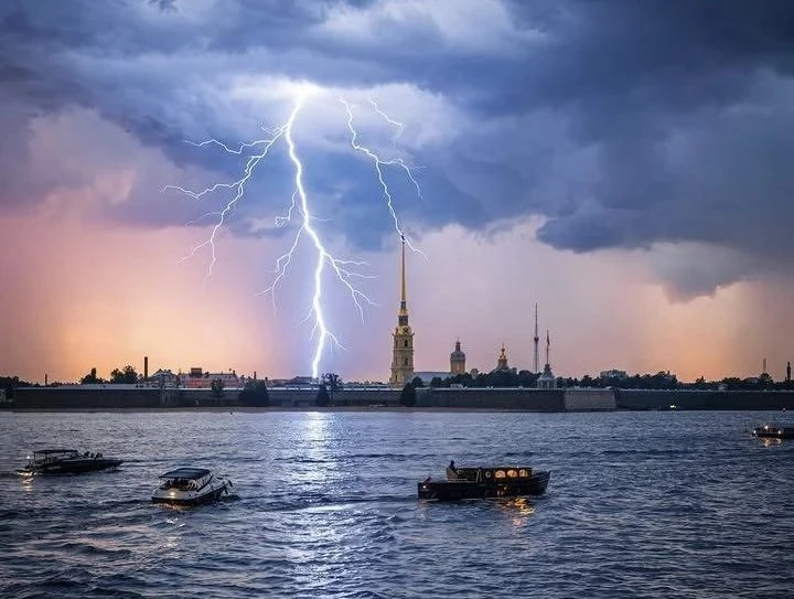 ⚡ Ливни с грозами, град и штормовой ветер до 20 м/с ожидаются завтра в Ленобласти, — предупреждение 