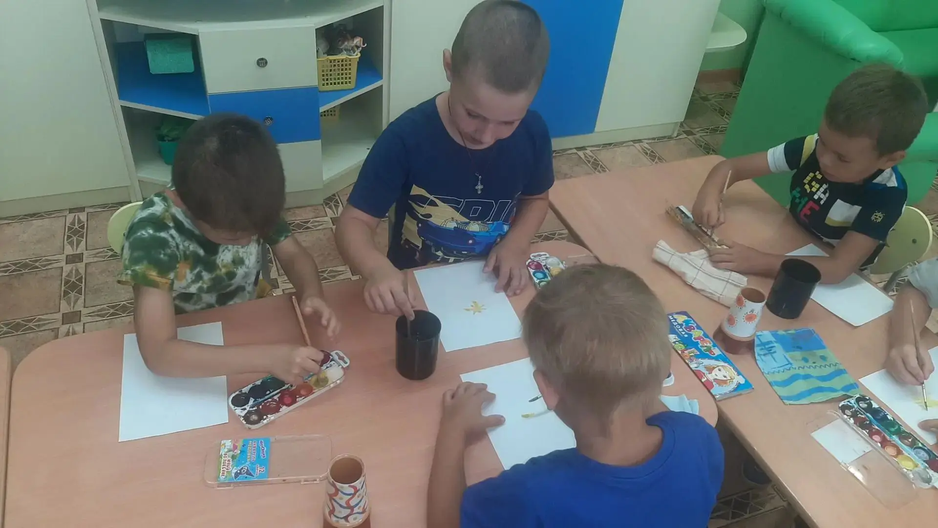 Рисование на тему: "Цветочный букет" в старшей группе компенструющей направленности "Ря...