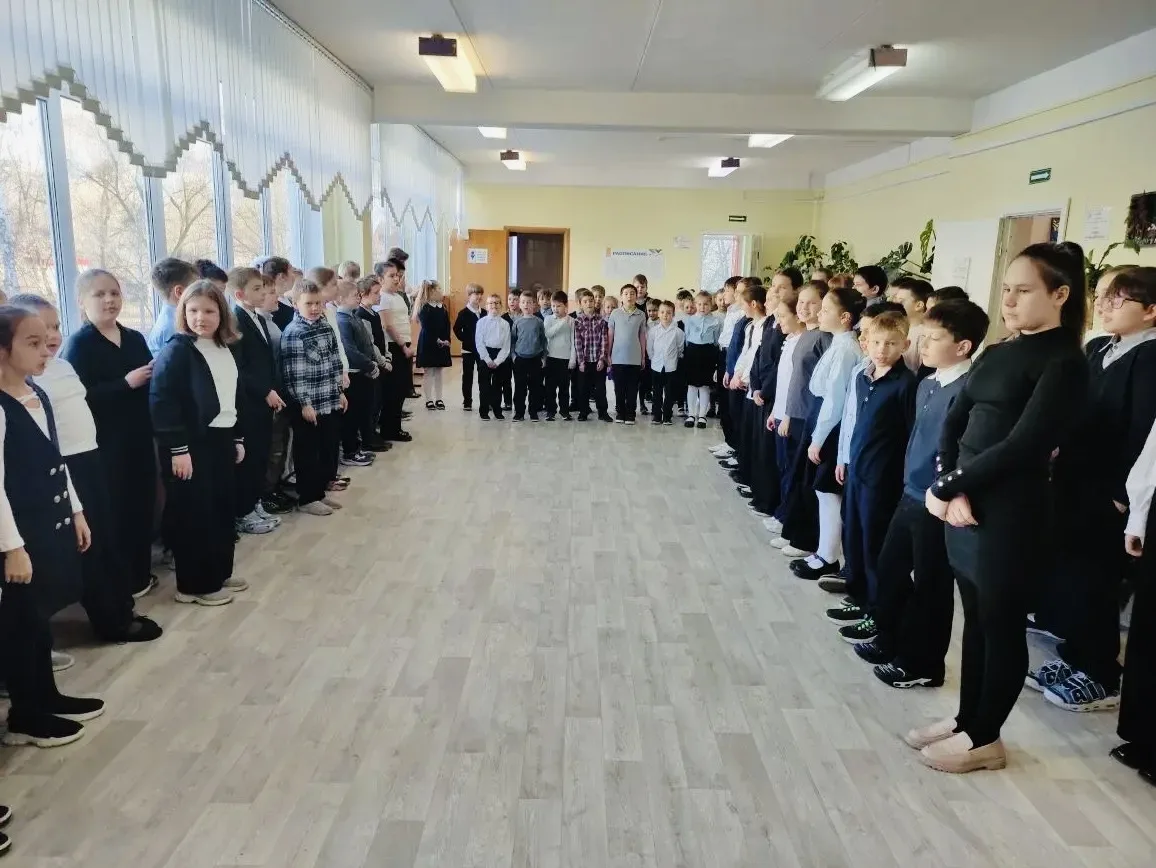 🏫 В нашей школе последний понедельник перед каникулами начинается с разговоров о важном. Сегодня оче