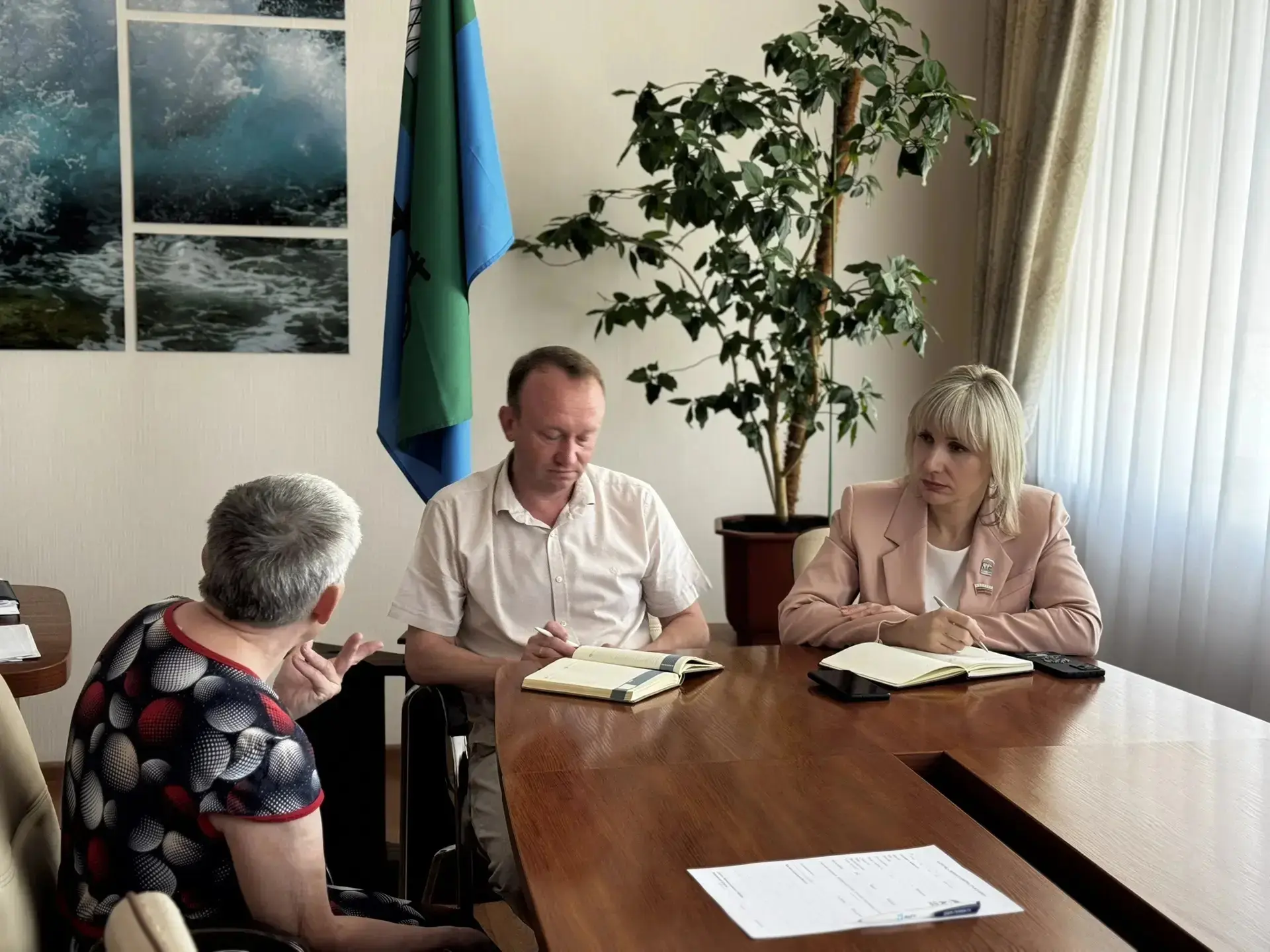 Провели совместный прием граждан с председателем Бердянского городского Совета депутатов Василием Не