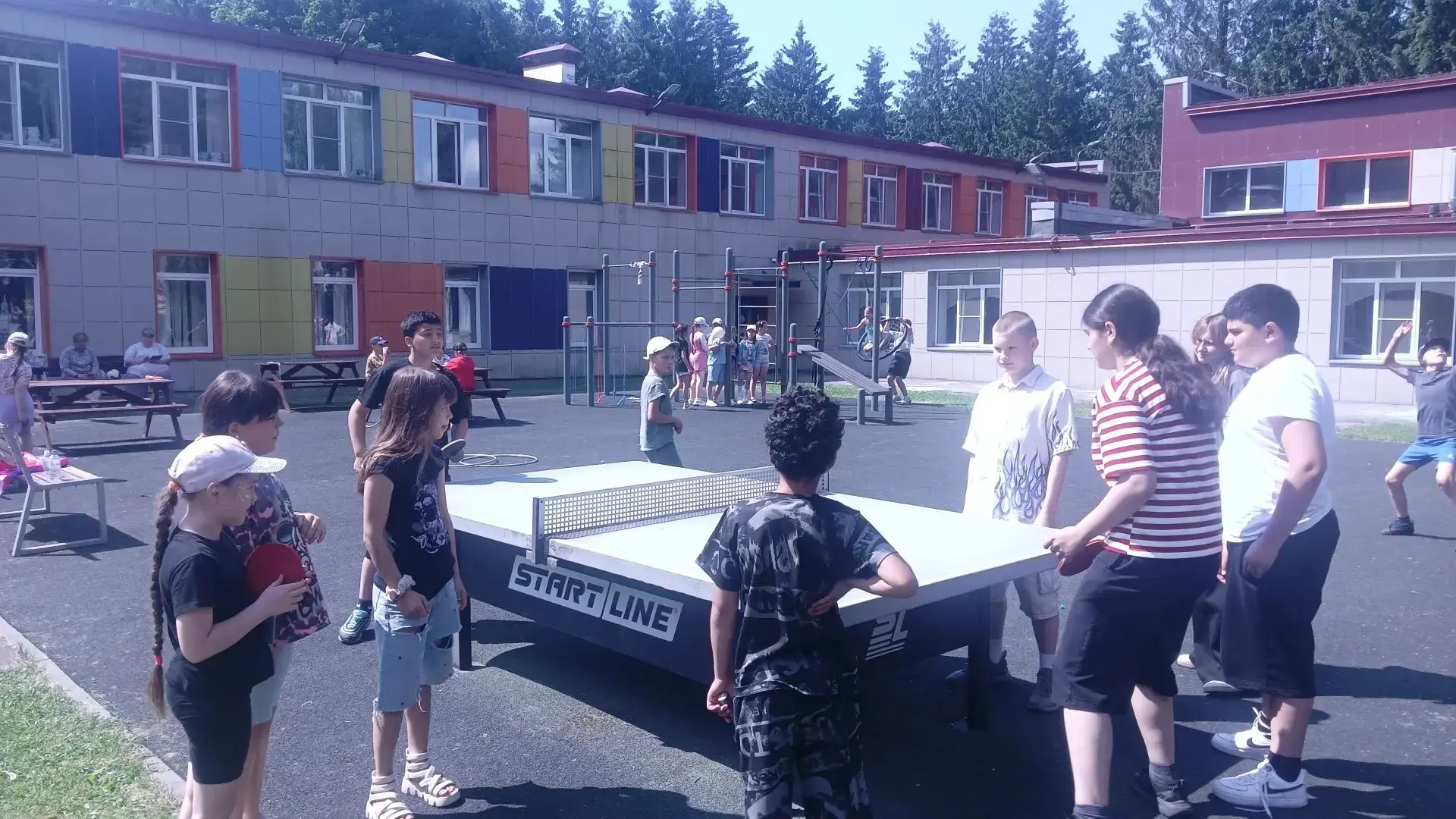 👫 Прекрасная погода способствует прогулкам и играм на свежем воздухе!