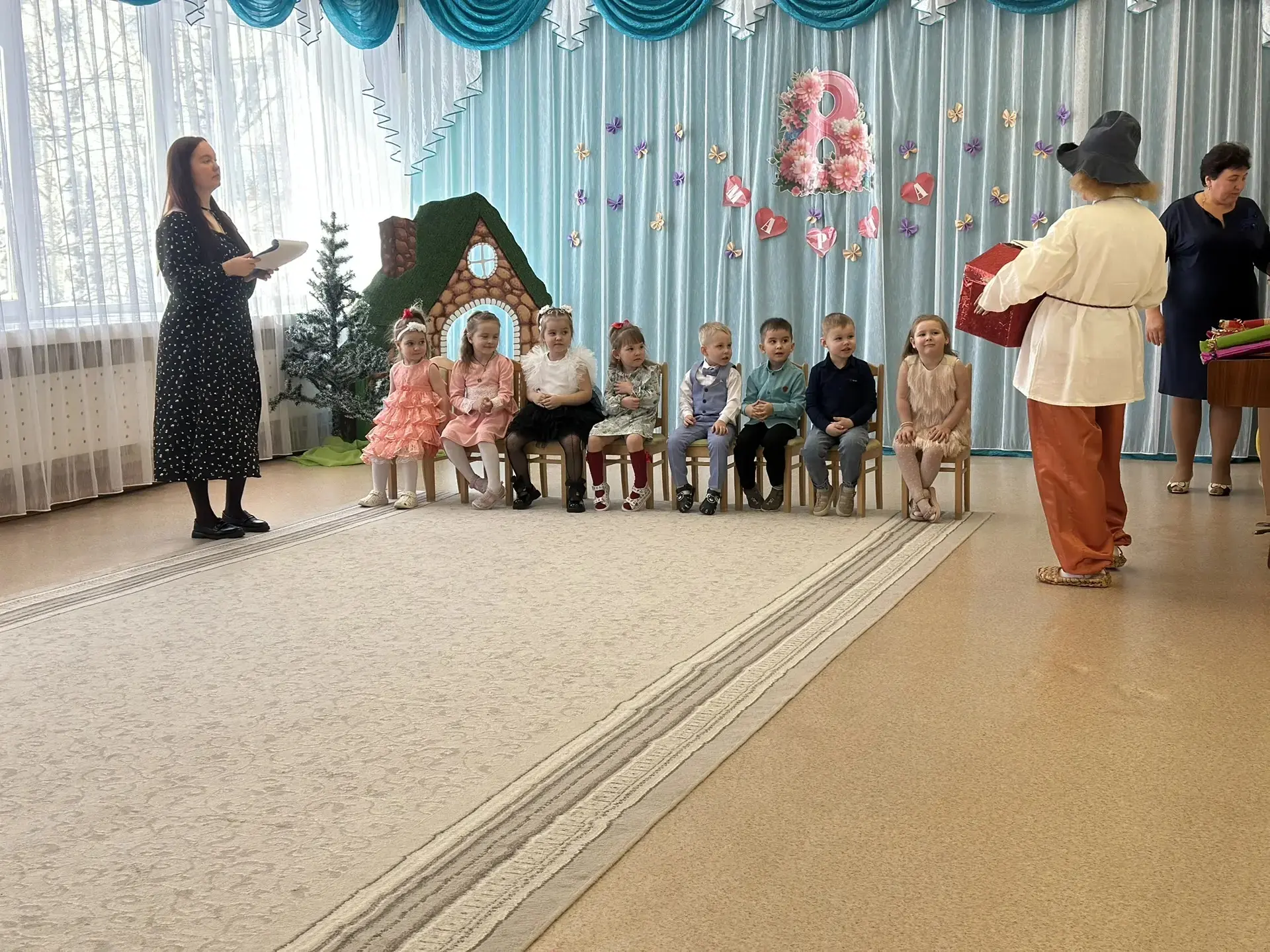 ✨ Волшебный утренник в группе «Капельки», посвящённый 8 Марта! ✨