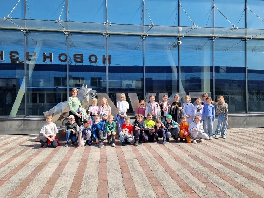 🌟 Сегодня учащиеся 2 «А» и 3 «Д» класса совершили увлекательную экскурсию в аэропорт Спиченково! ✈️ 