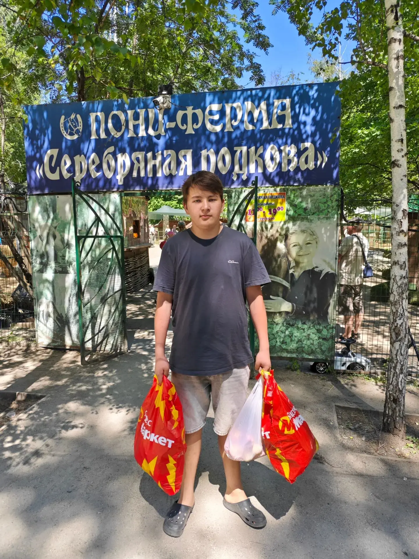 Сегодня 8Б класс вместе с классным руководителем Самок Ириной Аркадьевной, помогли Ново...